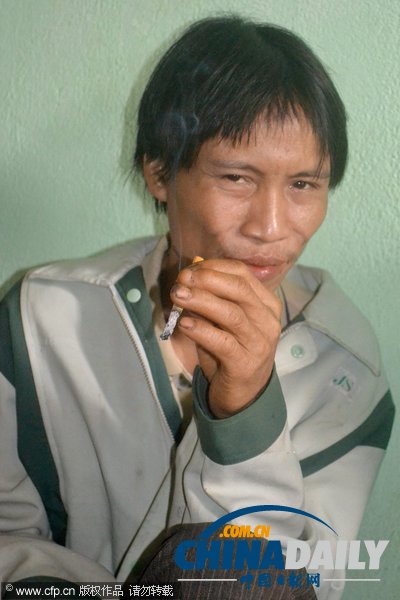 越南一對父子為躲越戰(zhàn)森林隱居40年后被發(fā)現（圖）