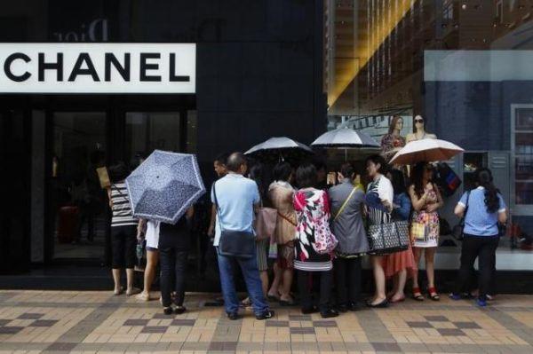 外媒：內地赴港游客大幅減少 香港或遭旅游“寒冬”