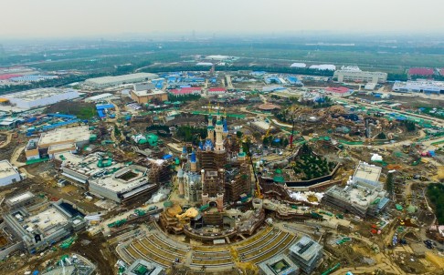 中國兩大迪斯尼樂園：競爭還是互補(bǔ)？