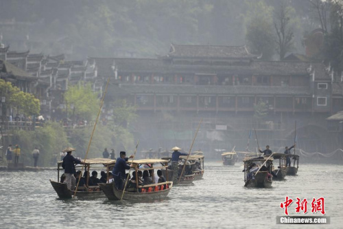 鳳凰古城“先決策后聽證”？ 官方稱依法依規(guī)依程序