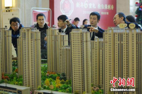 中央將研究土地使用權(quán)續(xù)期 專家：續(xù)期不應(yīng)收費(fèi)