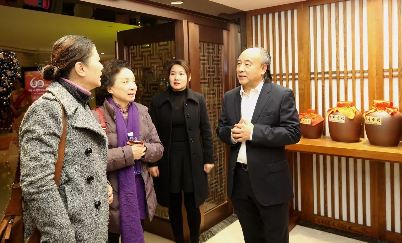 文學(xué)家園：大咖舉杯古井貢，共慶《收獲》60年！