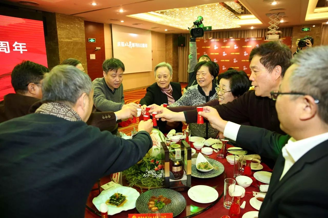 文學(xué)家園：大咖舉杯古井貢，共慶《收獲》60年！