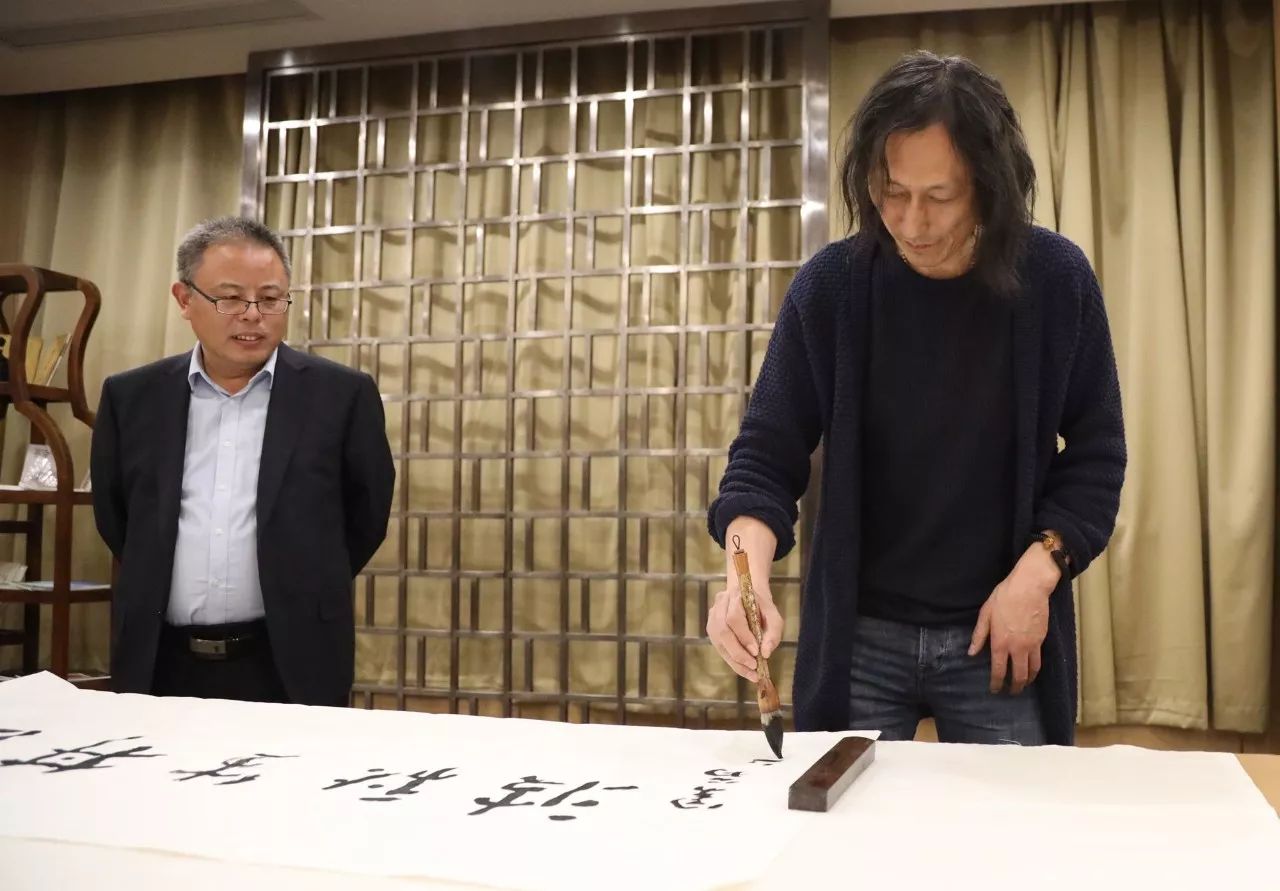文學(xué)家園：大咖舉杯古井貢，共慶《收獲》60年！