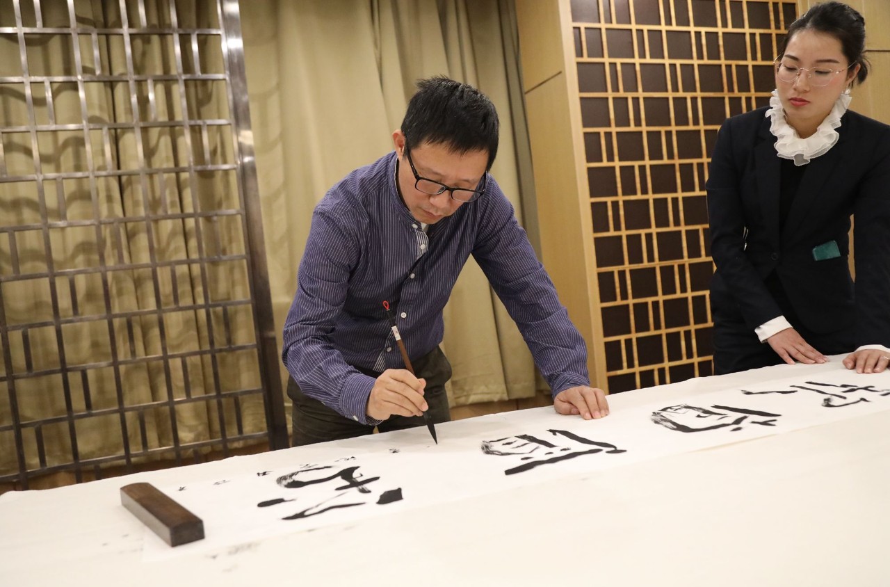 文學(xué)家園：大咖舉杯古井貢，共慶《收獲》60年！