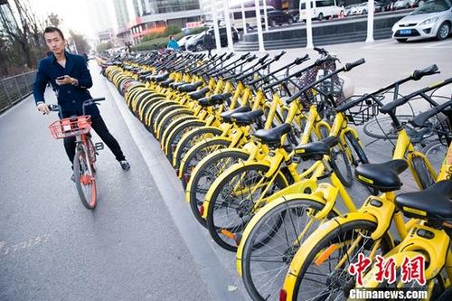 新經(jīng)濟改變了年輕人生活：“共享單車出行”無法回避