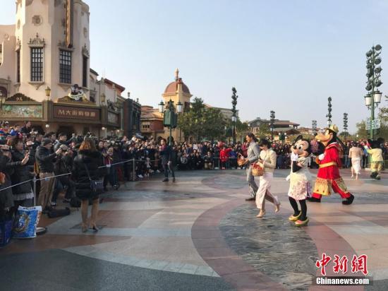 上海迪士尼回應(yīng)天價插隊費(fèi)：尊享導(dǎo)覽服務(wù)非中國特有